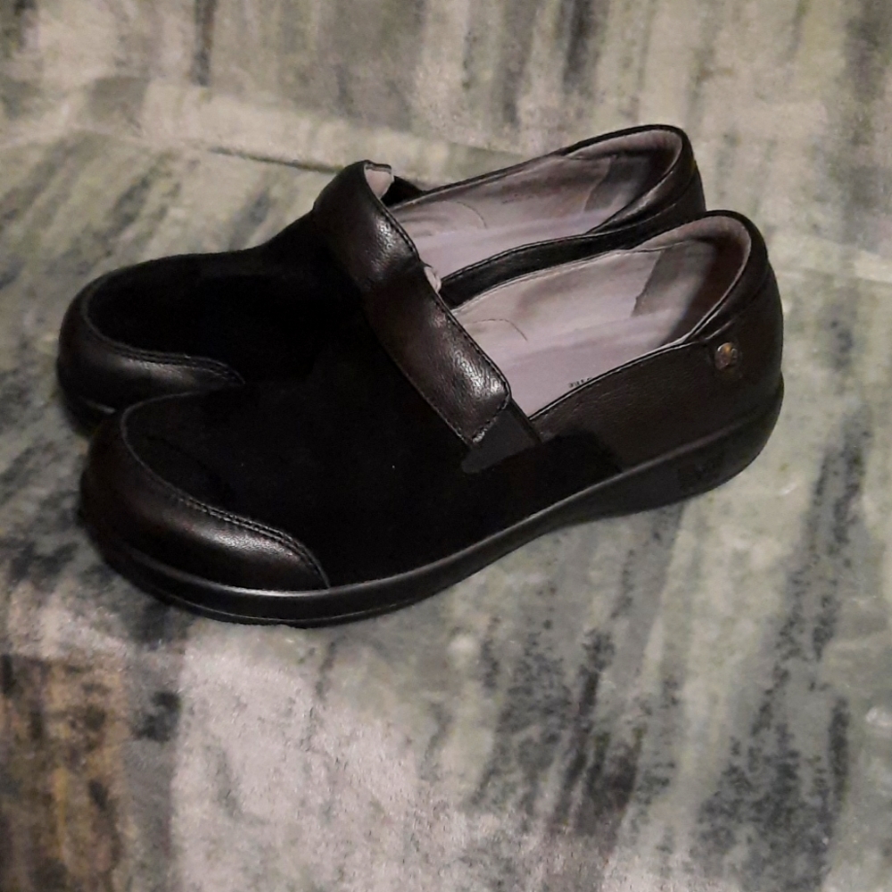 Slip on mules/clogs